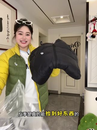 #亚瑟士 #羽绒服 只要能穿就特别合适,关键款式洋气经典百搭,而且还能搭配#亲子 #轻羽绒 #儿童羽绒服