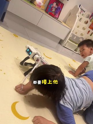 #机器狗 #科技改变生活 #玩具#男孩玩具#玩具推荐 这款机器狗不仅功能多,还可以听懂人话,小孩子和他交流可以锻炼语言表达能力!