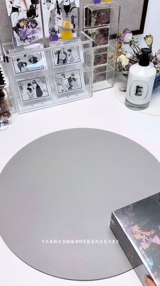 我的天,天官赐福居然出了这么美的透卡!
#花怜 #澄明共影亚克力透卡 #玩点无限