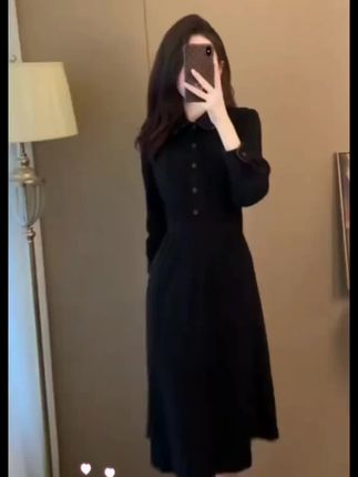 赫本风超好看连衣裙女春秋收腰显瘦气质高级感小黑裙加绒打底裙子#时尚洋气#收腰显瘦#淘特商城@DOU+小助手