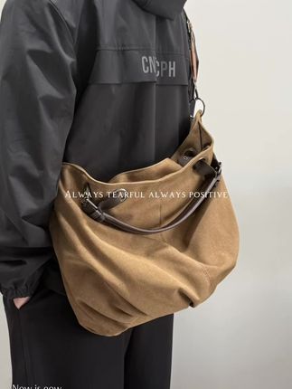 好一个棕色托特包👜秋冬氛围拉满了 #包包推荐 #包包控每天更新 #棕色包包 #秋冬包包 #穿搭穿搭