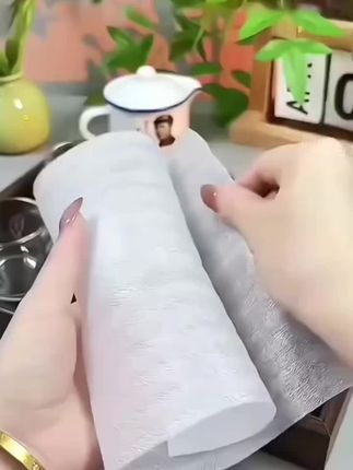 喜欢喝茶的我,安排了这个扳指水晶玻璃杯,杯身圆润厚实透亮,拿来做客杯也很不错,还可以用来喝个小酒,水热不烫手。#好物推荐🔥 ##玻璃杯 #好物分享
