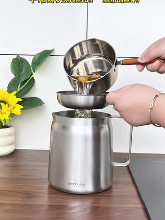 选对滤油壶太重要!#食品级304不锈钢 材质安全,加厚设计超耐用,滤油储油二合一,告别反复倒油的麻烦!#食品级304不锈钢 #滤油壶 #油壶 #不锈钢过滤油壶