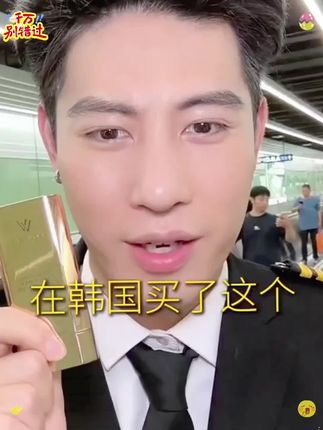 看我3秒速成一个低丸子头,#头饰发饰#简单好看发型#发圈头绳#低丸子头的简单扎法#蕾丝大肠发圈