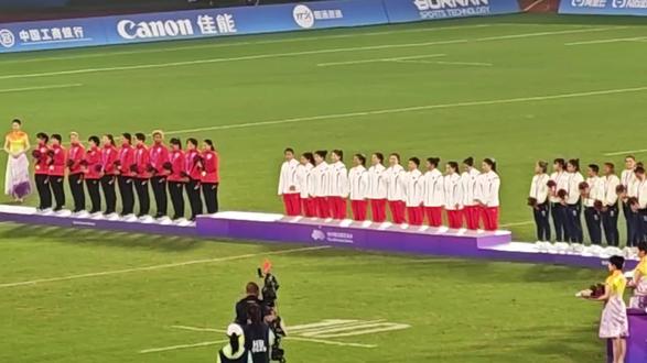 亚运会开到了家门口
自然没有不去看的道理
本来只是想着感受下氛围买了就近的冷门的比赛(其他也没票)
没想到遇到了决赛!
中国女队冠军!
中国香港男队冠军!
一晚上奏响两次中华人民共和国国歌!
内心无比激动,无比兴奋,无比自豪!
热泪盈眶的感觉!
激动到要脑梗的感觉。。。#我们是冠军 #冠军 #体育精神 #红旗飘飘 #五星红旗