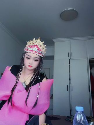 脱掉外套白大褂,新疆大婶可爱不? #周末放松一下心情 #周末愉快🌹🌹🌹