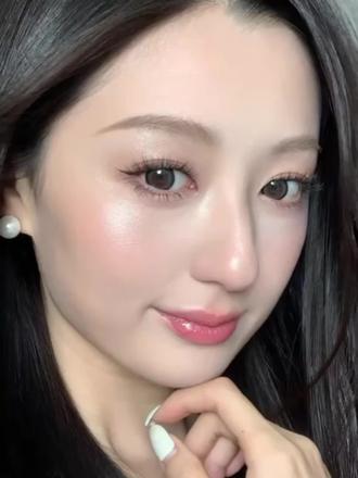 化妆包里唯一的姜姐同款#高光
我是不会放弃水光肌的!#韩系妆容 #水光肌 #水光浴