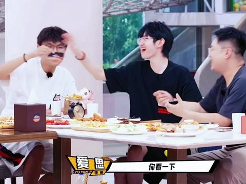 这个家不能没有一诺!时差第一季这段一诺敢说我都不敢听!
刚开始看这段的时候我还没太了解发生了什么,然后去大概了解了一下事情经过,只能说一诺这块强的没边哈哈哈哈,这个游戏就是为他俩设计的#时差5小时 #kpl梦之队 #花海 #cat #一诺