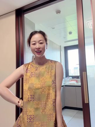 身上衣服特价79米,就剩最后几件大码了