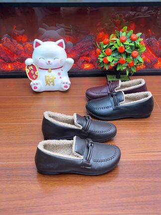 听说天冷的时候一定要给父母买双鞋,报答他们的养育之恩。 #妈妈鞋 #防滑耐磨 #加绒保暖