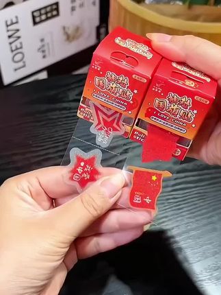 下周就是国庆节了,给孩子安排这个抽拉式的贴纸,漂亮。醒目的中国红还是防水防汗的。贴哪里都很好看#创作灵感 #红色喜庆 #爱心贴纸 #上热门🔥