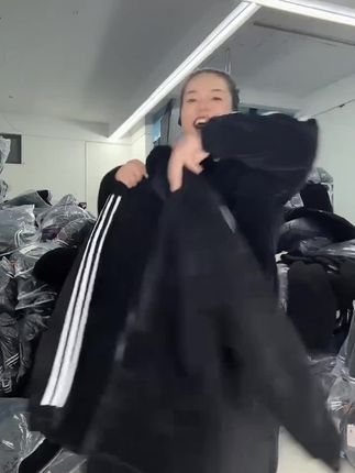 冬天必备!情侣同款家居服,包邮退货无忧穿暖和 冬天必备!这款加绒加厚的情侣款家居服真的太好穿了!情侣一起过暖冬。关键还是包邮哦~还有运费险呢!#冬季必备 #情侣装 #睡衣家居服 #秋冬新款#情侣装 