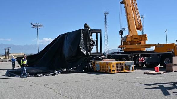 2月15日美军首次通过空中运输方式运送一台微型核反应堆的组件 2026年2月15日美军完成了一次具有里程碑意义的行动:首次通过空中运输方式运送一台微型核反应堆的组件