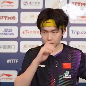 楚钦回答的很好,但是现在记者的门槛这么低了吗