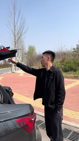 “先敬罗衣后敬人 先敬气囊再敬魂”#奥迪