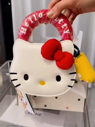 幸福有很多种 收到Kitty包包是其中一种 #hellokitty #kitty猫 #少女心好物 #送女生礼物 #包包
