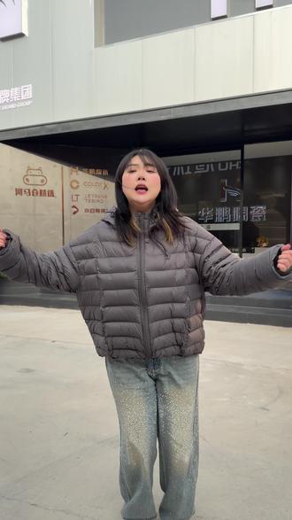 青天大老爷,杨壮壮已向你发出SOS!!#青天大老爷 #田曦薇手势舞 #杨壮壮的瓷砖店 #押韵鬼才 #舞蹈