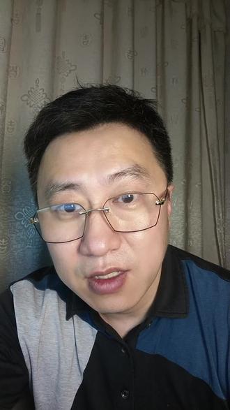 老登股还有希望么 #财经 #股票 #股民交流 一半是火焰,一半是海水,a股目前是冰火两重天的境遇。旱的旱死,涝的涝死。科技股走疯牛,老登谷在走慢熊。老登股还有希望吗?