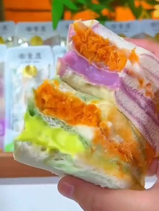 香芋肉松三明治,一层肉松一层芋泥一口下去太满足了!#大人孩子都爱吃 #湿润软棉#解馋 #早餐面包