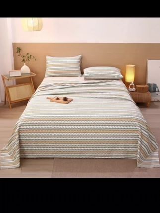 夏天不爱吹空调的姐妹们,一定要试试这个紫罗兰家的老粗布凉席三件套,它的面料柔软又舒适,摸上去就是那种软软糯糯的感觉,特别适合裸睡,而且它还是那种越洗越柔软的材质,用起来真的是超级舒服。喜欢这种简约风格的朋友们千万不要错过了,赶紧入手一套吧!