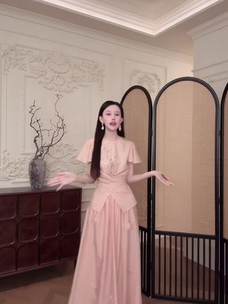 被重工天丝羊毛刺绣上衣配半裙种草,女生冲就对#两件套女装 #夏日穿搭 #修身显瘦 #每日分享