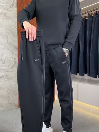 换季降温了,赶快给家里人安排一套休闲套装吧!百搭舒适 遮肉显瘦显年轻,不挑身材不挑腿型,胖瘦穿都好看!#休闲套装#男装搭配 #秋冬穿搭 #休闲百搭