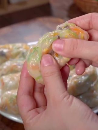 #早餐吃什么 好吃不胖的三鲜蔬菜卷!!皮薄馅大, Q弹爽口,两口一个超过瘾 !#三鲜蔬菜卷