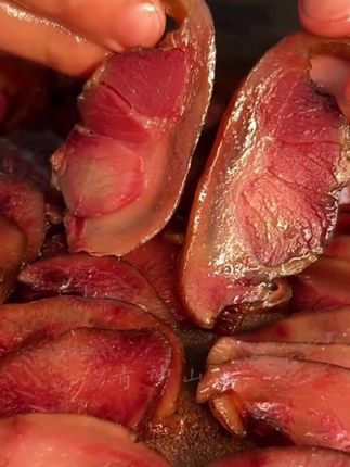 #农家烟熏腊肉 #烟熏猪拱嘴 太好吃啦#太香啦 #快来一起尝个鲜