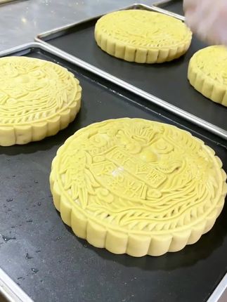 中秋将至,今年的月饼你们吃上了吗#月饼 #舌尖上的味道 #真材实料出好味道 #糕点美食