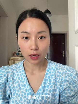 夏天到了,怎么能少了一款好用的防晒霜呢,这个防晒霜适合夏天用,它是高倍防晒50➕,可以有效阻挡紫外线,而且还是美白隔离防晒三合一的,关键它还防水防汗,就算出汗也不会影响它的效果,无论是出门旅游还是日常防晒都能用#记录真实生活 #防晒美白隔离三合一