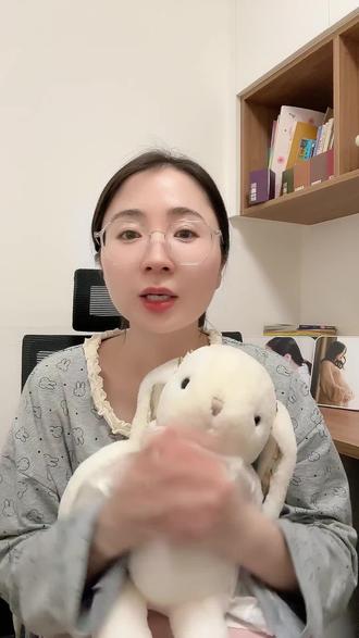 家里老人喂饭,一味的哀求与恐吓,并不能给孩子带来正向反馈。#我在抖音聊生活 #老人带娃 #宝妈带娃 #宝宝吃饭 #育儿经验分享