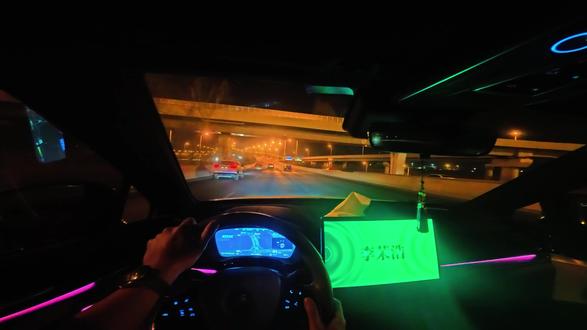 年少有为-李荣浩 故事的第一幕,仿佛是每个恋爱中的少年都会许下的誓言。
可能最后的结果不能如愿,但当初说的我爱你,是真的。
愿你年少有为,守护所爱,也愿你珍惜此刻,把握现在。
#比亚迪 #年少有为 #第一视角