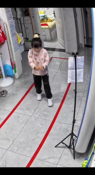 小姑娘用1分钟250的配速练习并脚跳
拍摄于2026.4.30 19:58
#花样跳绳 #并脚跳 #速度