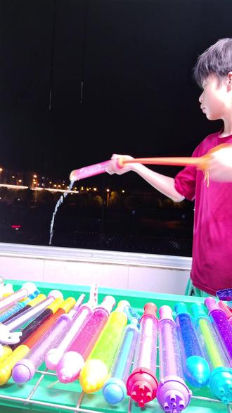 夏日玩水好物|大号烟花水枪,1支只需9.9 夏日打水仗神器,直径超4米,大小朋友都爱玩#烟花水枪 #夏日玩水 #儿童玩具 #打水仗 #夏日必备