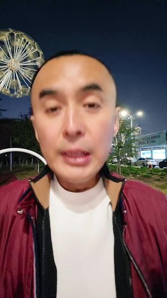 聊城家长们注意了!🔥 咱聊城选高中,最愁的就是不知道咋选。今儿二国就给大家扒一扒聊城前五的高中,全是干货!
第一,聊城一中:顶流学霸聚集地,学习氛围浓,99%以上上本科,稳居第一梯队!
第二,聊城三中:管理严,最擅长把中等生提上去,妥妥的“加工型”强校!
第三,冠县武训高中:县域黑马,实力强、口碑好,是冠县人的骄傲!
第四,临清一中:办学有活力,特色课程多,教学质量扎实,口碑稳!
第五,冠县一中:全国首个空军飞行学院早期培训基地,国防教育特色鲜明!
家人们,排名只是参考,适合孩子的学校才是最好的。能让孩子学得踏实、稳步进步,比啥都强!
我是聊城二国,聊城本地事二国来传递,省心省钱又省力,方方面面板板正正哩!#聊城同城 #聊城教育 #聊城本地事 #聊城二国 #聊城家长