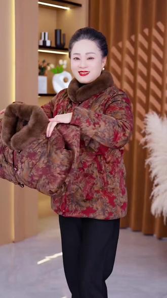 妈妈装棉服冬季新款中老年人冬装棉衣女加绒加厚气质中式奶奶棉袄#妈妈装 #奶奶装 #中老年穿搭 #中老年女装 #保暖又好看 @DOU+小助手 @DOU+好生意