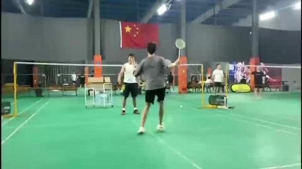 不如9岁小孩
等级森严
#羽毛球