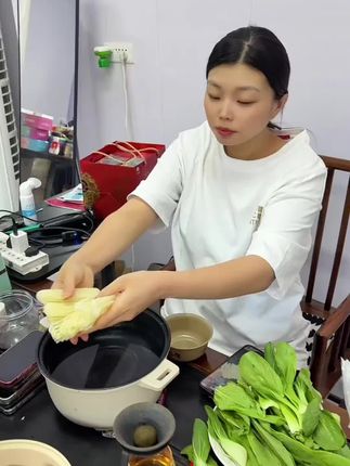 小颖最爱的米线,没有这个米线之前,一直米线店买,现在在家做经济实惠还好吃,比米线店都好吃#吃货日常 #好吃到停不下来 #好吃不贵经济实惠