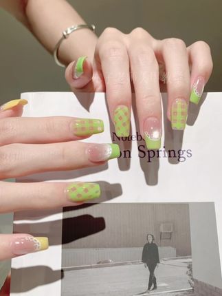 轻松一拍一撕 格纹美甲轻松搞定 #美甲💅 #格纹美甲 #美甲款式 #小短甲款式 #菊籽美甲的故事