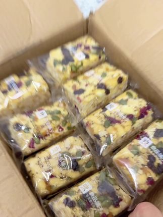 良品铺子的坚果沙琪玛,软软糯糯的太好吃了,坚果也超多#良品铺子 #沙琪玛 #良品铺子零食