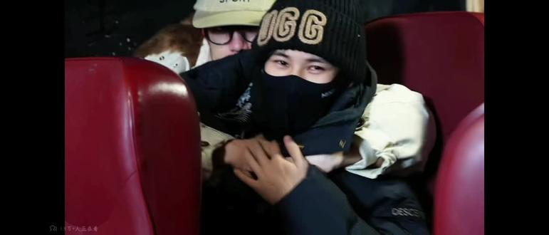 不是223组队吗怎么就331了张真源坐中间都还分不到组啊😦别搞了啊狗公司,时代峰峻倒闭了#张真源#时代峰峻倒闭了