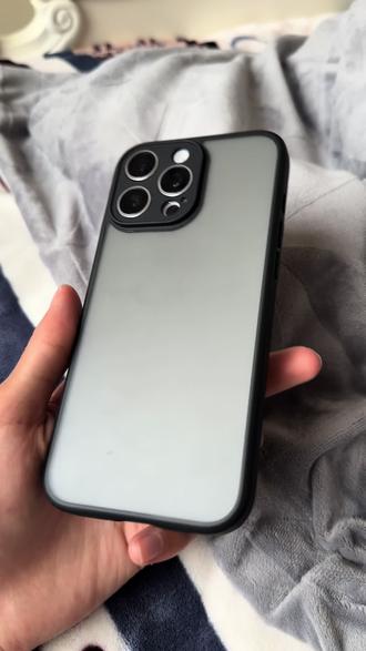 黑色边边磨砂壳,不发黄也不发黑,手感很好,不容易沾指纹。#16pm手机壳