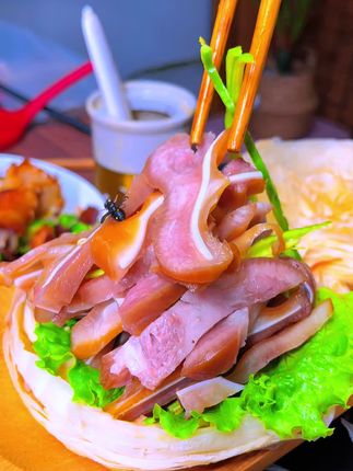 万万没想到!这就是#老潼关千层饼,的制作流程。全程无尘生产,干净卫生,简单方便#美食,#工厂实拍