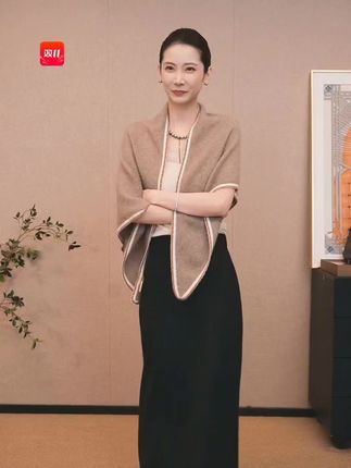 #早秋穿搭显贵法则 CHENSMCHEN 100%山羊绒时尚简约复古百搭显瘦披肩#优雅气质 #高级感穿搭 #抖音双十一优惠券 #陈什么陈