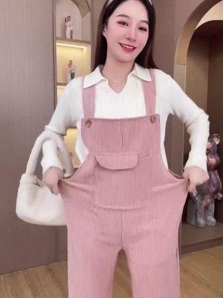 #孕期穿搭 做个美美的小孕妇,就要穿的休闲时尚,这条孕妇背带裤舒服利索又减龄,孕期一定要试试,姐妹们生完娃继续穿 #减龄背带裤#孕妇装新款#早秋新款 #时尚孕妇装