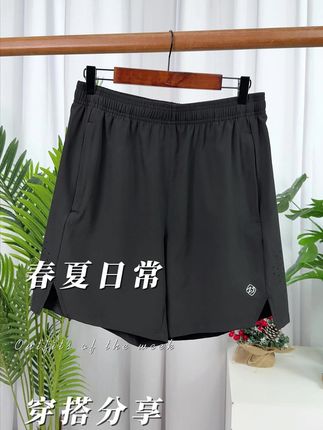 上身有型又舒适,帅气又低调的短裤,谁还没有拥有? 运动休闲都合适哦!#短裤#好物推荐🔥 #夏季必备#舒适透气又凉快 #谁穿谁好看