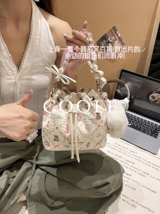 真的被这只包包的颜值一秒击中了属于是 搭衬衫小裙子又仙又浪漫#包包推荐#新款上新 #福袋包