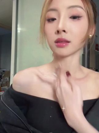 推荐姐妹们去买这款防晒霜,自然不油腻,不卡粉,防晒效果杠杠的,最主要是价格还实惠!#夏季必备 #防水防汗不脱妆 #好物推荐🔥 #防晒 #防晒霜