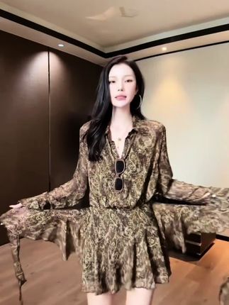 2025早秋新款性感风松弛感修身气质高腰通勤百搭舒适时尚连衣裙女复制此条消息打开抖音查看商品详情#早秋新品 #性感 #气质穿搭 #通勤穿搭 #连衣裙