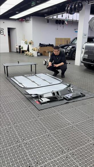 极氪9X有轨地板安装教程,老王全程实拍过程 极氪9X有轨地板安装超简单,老王全程手把手实拍教学。
拆座椅、铺地板、装专属脚托,版型精准带电机镂空位,
定制脚托同步车内氛围灯,不挡空调、不占二排空间。
团购还送折叠露营小桌子!
#爱车壹佰 #极氪9X #极氪 #有轨地板 #贴膜